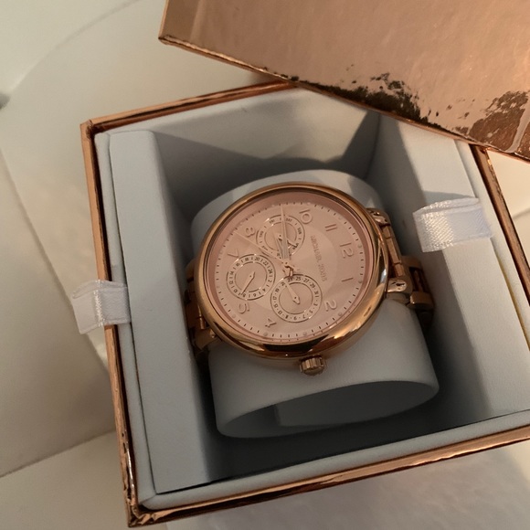 Michael Kors Women’s Rose Gold Watch - Picture 3 of 5